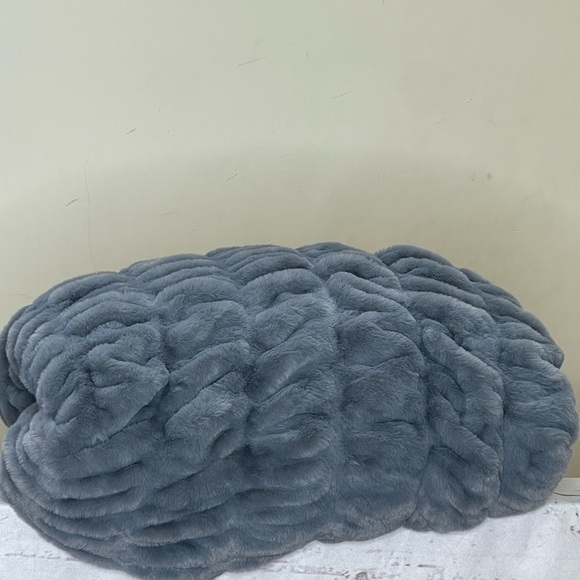 Luxurious Faux Fur Throw Blanket in Gray - Picture 2 of 10